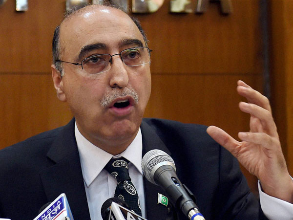 Pahalgam Terror Attack :”किमान शत्रूकडून शिका!”; माजी पाकिस्तानी राजदूत अब्दुल बासित यांचा मंत्र्यांना खरमरीत सल्ला !